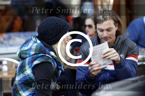 Amsterdam 15 oktober 2011
Nicolette Kluijver met vriend op terras.
Peter Smulders bv