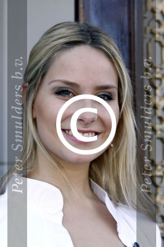 Leiden 24 oktober 2011
Presentatie cast musical zangeres zonder naam met oa Ellen Pieters Job Bovenlander Nikki v Ostaijen Ylva Wichers Schreur Stefan de Kogel Sabine Beens en Jasper Kerkhof in de schouwburg van Leiden.
Peter Smulders bv