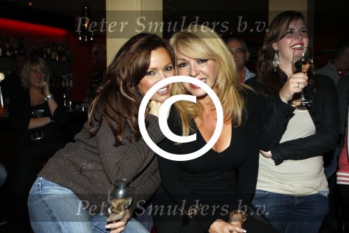 Amsterdam 20 oktober 2011
De diva s draaien door op tv wordt bekeken door Patricia Paay Patty Brard en Tatjana.
Peter Smulders bv