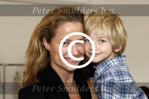 Amsterdam 9 oktober 2011
Lunch met bkende vrouwen van supertrash. Paulien Huizinga met zoon Pieter
Peter Smulders bv