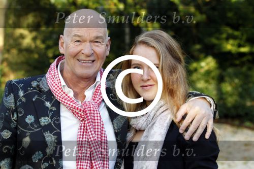 Eemnes 19 oktober 2011
Peter faber met zijn dochter bij koffietijd.
Peter Smulders bv