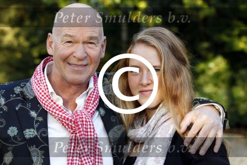 Eemnes 19 oktober 2011
Peter faber met zijn dochter bij koffietijd.
Peter Smulders bv