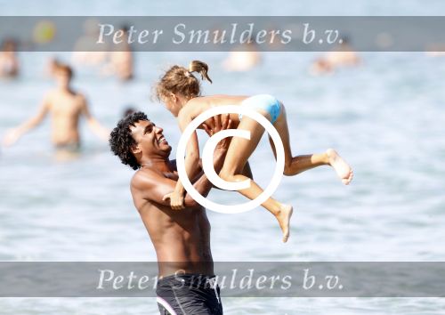 Ibiza 26 juli 2011
Pierre v Hooijdonk met vrouw en kinderen op het strand bij coco beach.
Peter Smulders bv