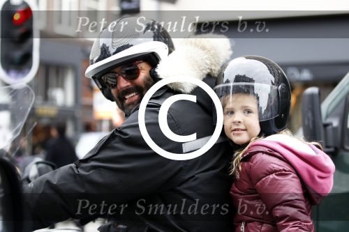 Amsterdam 29 oktober 2011
Reinout Oerlemans met baard en dochter Fiene op de motor.
Peter Smulders bv