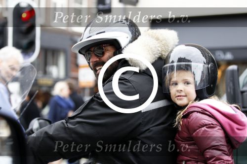 Amsterdam 29 oktober 2011
Reinout Oerlemans met baard en dochter Fiene op de motor.
Peter Smulders bv