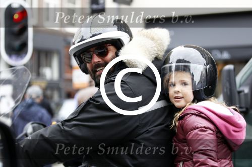 Amsterdam 29 oktober 2011
Reinout Oerlemans met baard en dochter Fiene op de motor.
Peter Smulders bv