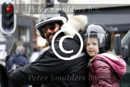 Amsterdam 29 oktober 2011
Reinout Oerlemans met baard en dochter Fiene op de motor.
Peter Smulders bv