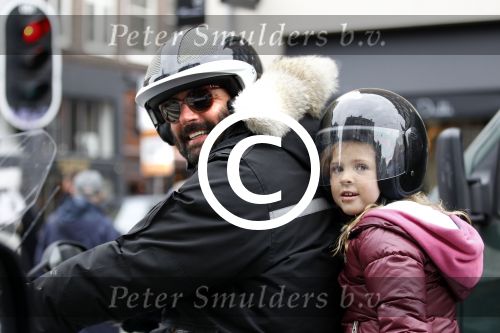 Amsterdam 29 oktober 2011
Reinout Oerlemans met baard en dochter Fiene op de motor.
Peter Smulders bv