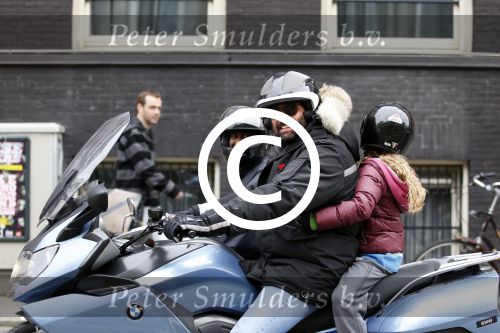 Amsterdam 29 oktober 2011
Reinout Oerlemans met baard en dochter Fiene op de motor.
Peter Smulders bv