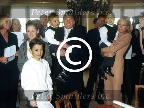 15 April 1990 Voor de tweede maal getrouwd met Natasja Froger 
Rene Froger samen Natasja Froger en de vier kinderen van Rene, t.w twee uit zijn eerste huwelijk en twee uit zijn tweede huwelijk