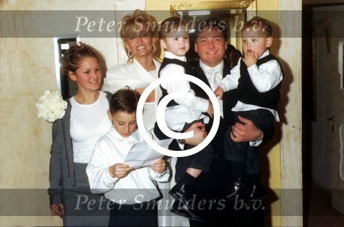 15 April 1990 Voor de tweede maal getrouwd met Natasja Froger 
Rene Froger samen Natasja Froger en de vier kinderen van Rene, t.w twee uit zijn eerste huwelijk en twee uit zijn tweede huwelijk