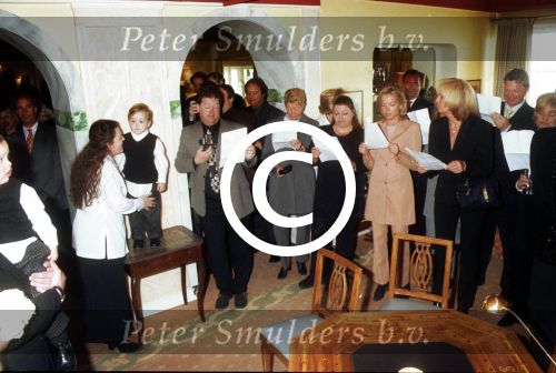 15 April 1990 Voor de tweede maal getrouwd met Natasja Froger 
Rene Froger samen Natasja Froger en de vier kinderen van Rene, t.w twee uit zijn eerste huwelijk en twee uit zijn tweede huwelijk