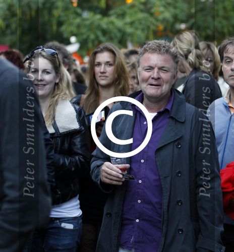 Amsterdam 19 augustus 2011
Theater festival de parade in Amsterdam. Rene Mioch heeft het erg naar zijn zin met dame links achter hem op de foto
Peter Smulders bv