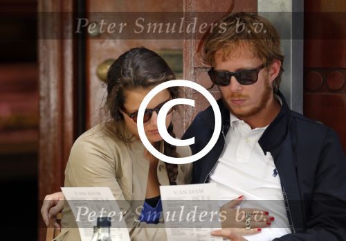Amsterdam 20 juli 2011
Robert de Hoog met zijn nieuwe vriendin op terras en op vespa scooter.
Peter Smulders bv