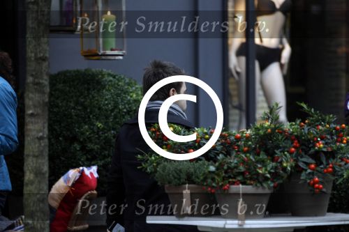 Amsterdam 29 oktober 2011
Roel v Velsen met zwangere vrouw en vrienden.
Peter Smulders bv