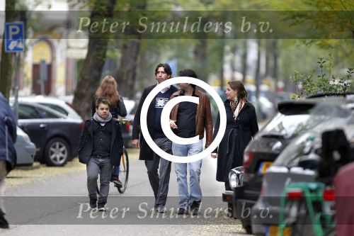 Amsterdam 29 oktober 2011
Roel v Velsen met zwangere vrouw en vrienden.
Peter Smulders bv