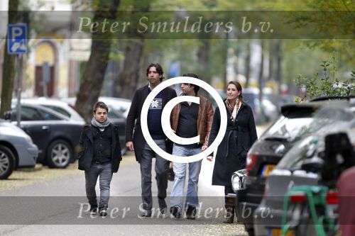 Amsterdam 29 oktober 2011
Roel v Velsen met zwangere vrouw en vrienden.
Peter Smulders bv