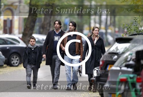 Amsterdam 29 oktober 2011
Roel v Velsen met zwangere vrouw en vrienden.
Peter Smulders bv
