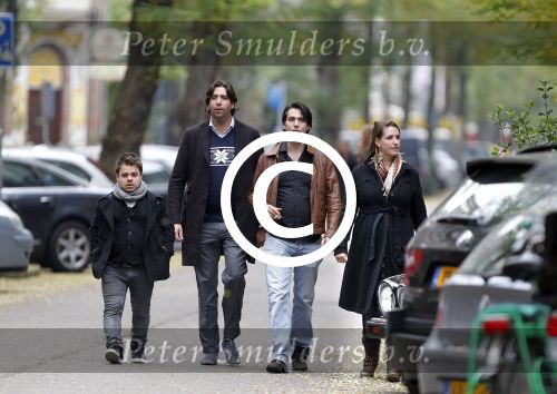 Amsterdam 29 oktober 2011
Roel v Velsen met zwangere vrouw en vrienden.
Peter Smulders bv