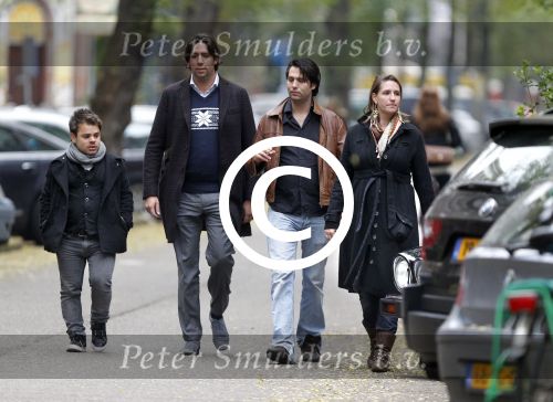 Amsterdam 29 oktober 2011
Roel v Velsen met zwangere vrouw en vrienden.
Peter Smulders bv
