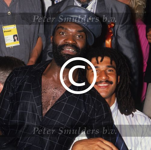 1988 Na de finale EK 1988
even chillen met Ruud Gullit
Foto Peter Smulders BV