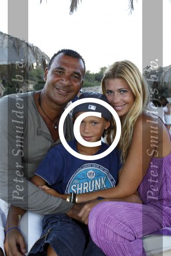 Ibiza 24 juli 2011
Ruuud Estelle en Maxim Gullit op vakantie op ibiza.
Peter Smulders bv
