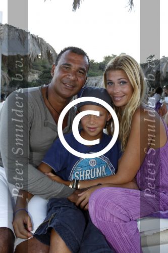 Ibiza 24 juli 2011
Ruuud Estelle en Maxim Gullit op vakantie op ibiza.
Peter Smulders bv