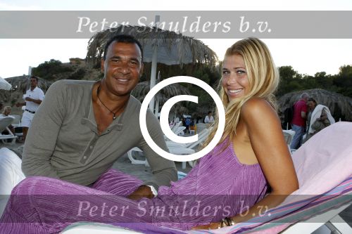 Ibiza 24 juli 2011
Ruuud Estelle en Maxim Gullit op vakantie op ibiza.
Peter Smulders bv