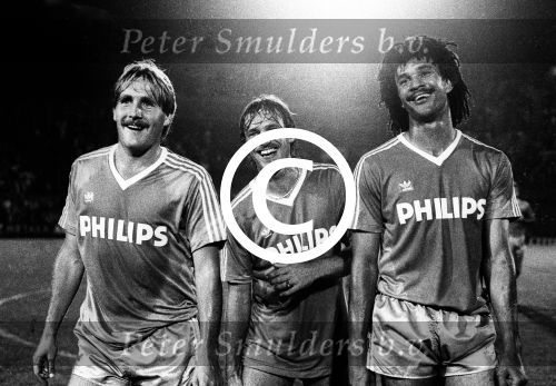 Amsterdam, 28 Augustus 1985 eindstand 2-4
2 doelpunten van de Gijp en 2 doelpunten Gullit
Ruud Gullit, Ton Lokhof en Rene v d Gijp
Foto Peter Smulders Bv