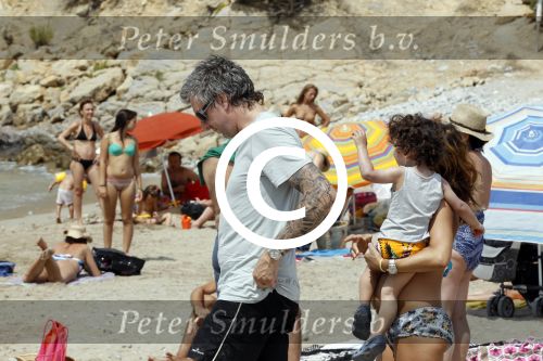Ibiza 27 juli 2011
Ruud de Wild met zijn zwangere vrouw Aafke en zoontje op vakantie op ibiza.
Peter Smulders bv
