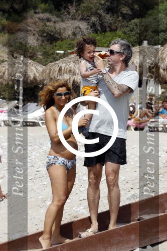Ibiza 27 juli 2011
Ruud de Wild met zijn zwangere vrouw Aafke en zoontje op vakantie op ibiza.
Peter Smulders bv