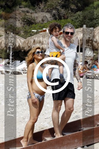 Ibiza 27 juli 2011
Ruud de Wild met zijn zwangere vrouw Aafke en zoontje op vakantie op ibiza.
Peter Smulders bv