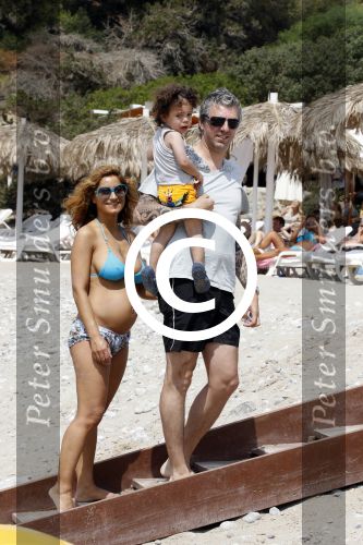 Ibiza 27 juli 2011
Ruud de Wild met zijn zwangere vrouw Aafke en zoontje op vakantie op ibiza.
Peter Smulders bv