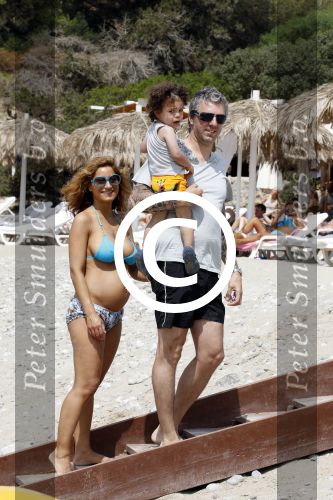Ibiza 27 juli 2011
Ruud de Wild met zijn zwangere vrouw Aafke en zoontje op vakantie op ibiza.
Peter Smulders bv