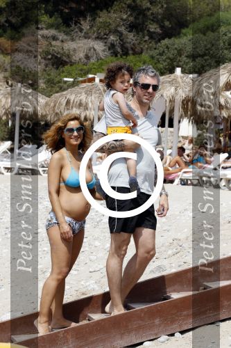 Ibiza 27 juli 2011
Ruud de Wild met zijn zwangere vrouw Aafke en zoontje op vakantie op ibiza.
Peter Smulders bv
