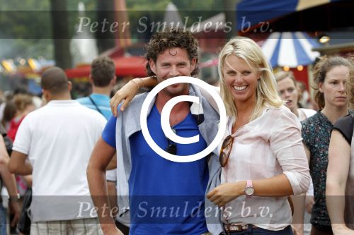 Amsterdam 21 augustus 2011
Sanne heijen met nieuwe vriend op het parade festival.
Peter Smulders bv