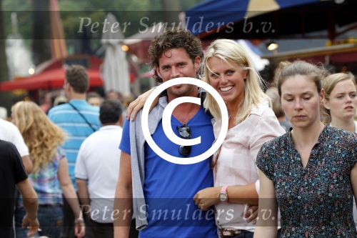 Amsterdam 21 augustus 2011
Sanne heijen met nieuwe vriend op het parade festival.
Peter Smulders bv