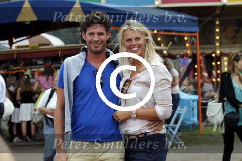 Amsterdam 21 augustus 2011
Sanne heijen met nieuwe vriend op het parade festival.
Peter Smulders bv