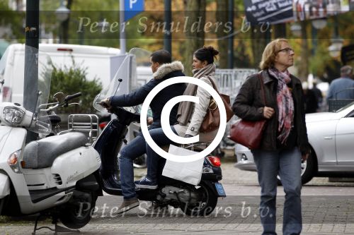 Amsterdam 26 oktober 2011
Shanna Breukhoven met vriend op vesp scooter
Peter Smulders bv