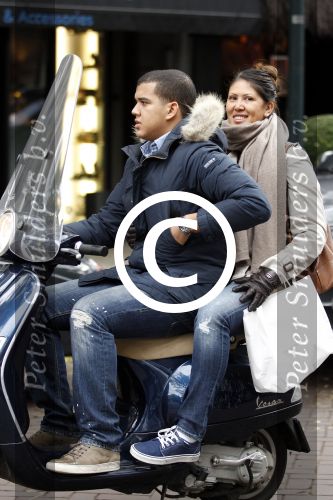 Amsterdam 26 oktober 2011
Shanna Breukhoven met vriend op vesp scooter
Peter Smulders bv