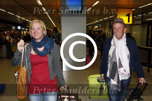 Schiphol 27 / 28 oktober 2011
Sonja Bakker en haar nieuwe vriend Jan arriveren op schiphol na vakantie naar ibiza.
Peter Smulders bv