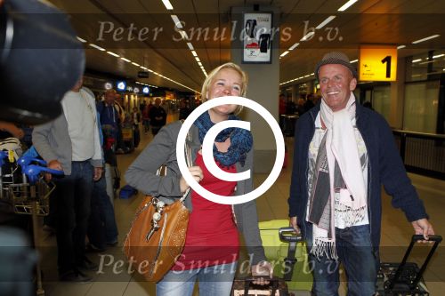 Schiphol 27 / 28 oktober 2011
Sonja Bakker en haar nieuwe vriend Jan arriveren op schiphol na vakantie naar ibiza.
Peter Smulders bv
