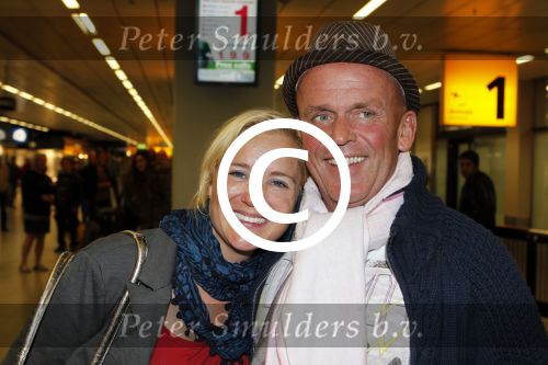 Schiphol 27 / 28 oktober 2011
Sonja Bakker en haar nieuwe vriend Jan arriveren op schiphol na vakantie naar ibiza.
Peter Smulders bv