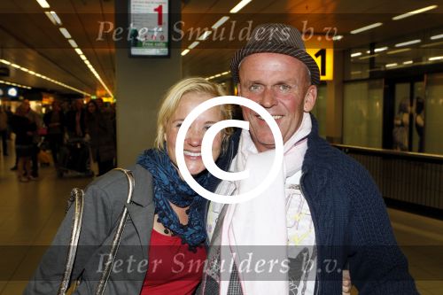 Schiphol 27 / 28 oktober 2011
Sonja Bakker en haar nieuwe vriend Jan arriveren op schiphol na vakantie naar ibiza.
Peter Smulders bv