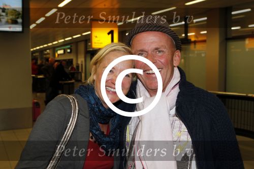 Schiphol 27 / 28 oktober 2011
Sonja Bakker en haar nieuwe vriend Jan arriveren op schiphol na vakantie naar ibiza.
Peter Smulders bv