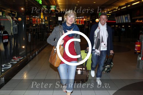 Schiphol 27 / 28 oktober 2011
Sonja Bakker en haar nieuwe vriend Jan arriveren op schiphol na vakantie naar ibiza.
Peter Smulders bv