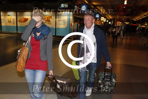Schiphol 27 / 28 oktober 2011
Sonja Bakker en haar nieuwe vriend Jan arriveren op schiphol na vakantie naar ibiza.
Peter Smulders bv