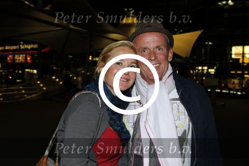 Schiphol 27 / 28 oktober 2011
Sonja Bakker en haar nieuwe vriend Jan arriveren op schiphol na vakantie naar ibiza.
Peter Smulders bv