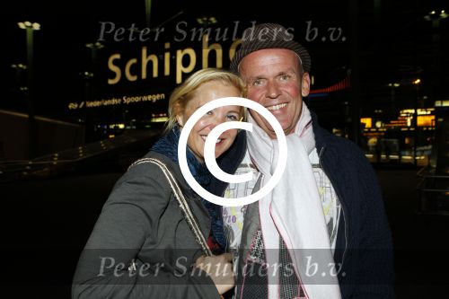 Schiphol 27 / 28 oktober 2011
Sonja Bakker en haar nieuwe vriend Jan arriveren op schiphol na vakantie naar ibiza.
Peter Smulders bv