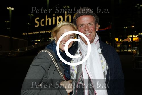 Schiphol 27 / 28 oktober 2011
Sonja Bakker en haar nieuwe vriend Jan arriveren op schiphol na vakantie naar ibiza.
Peter Smulders bv
